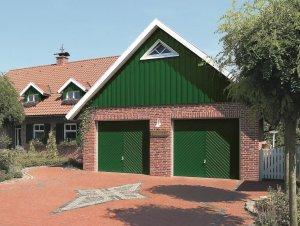 ceglany garaż z glinianym dachem