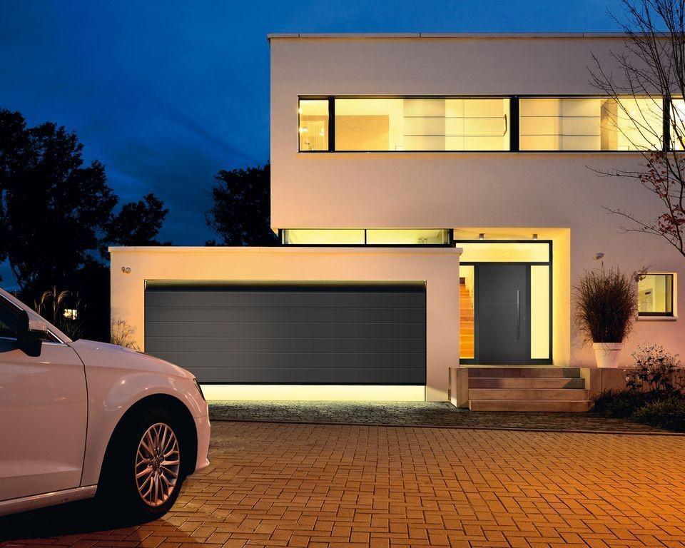 Segmentowa brama garażowa z&nbsp;napędem